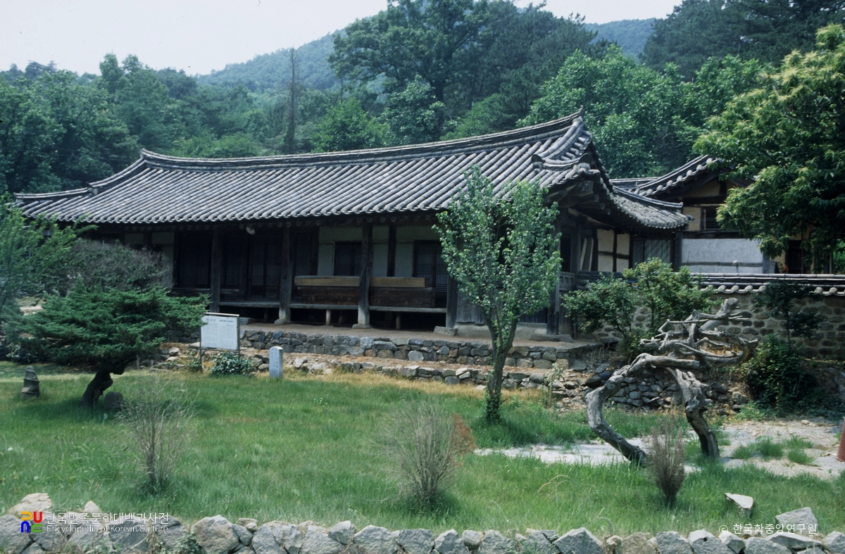 예산 이광임 선생 고택 전경