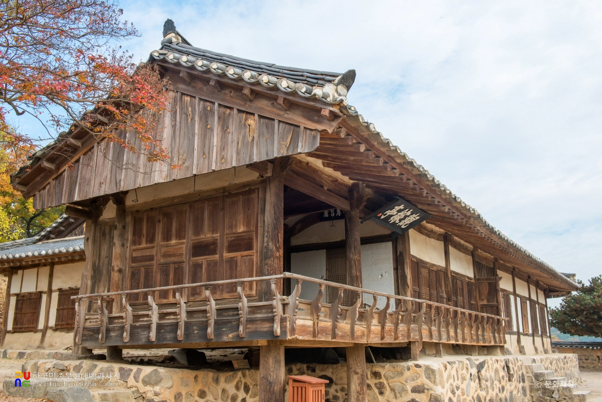 경주 양동 관가정 중 사랑대청 우측면