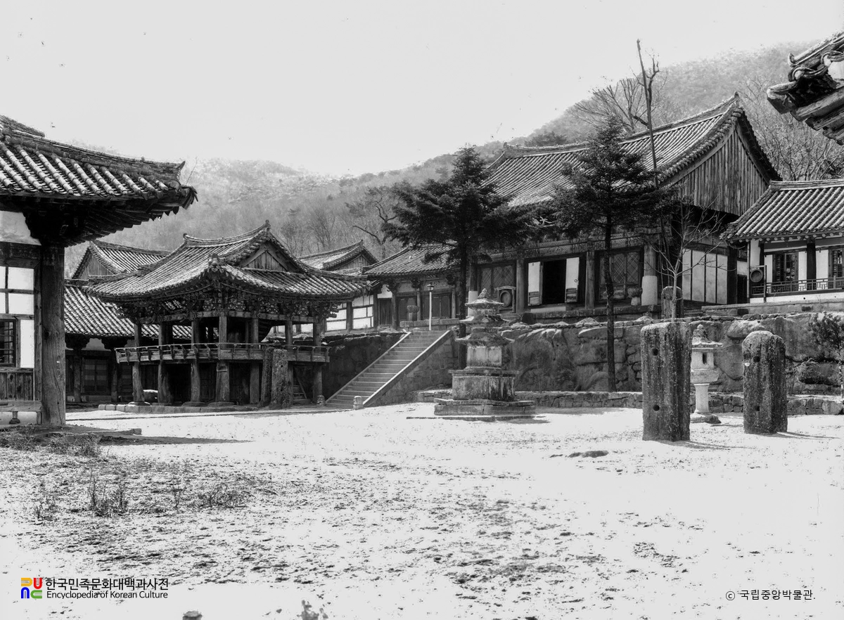 부산 범어사 대웅전 전경