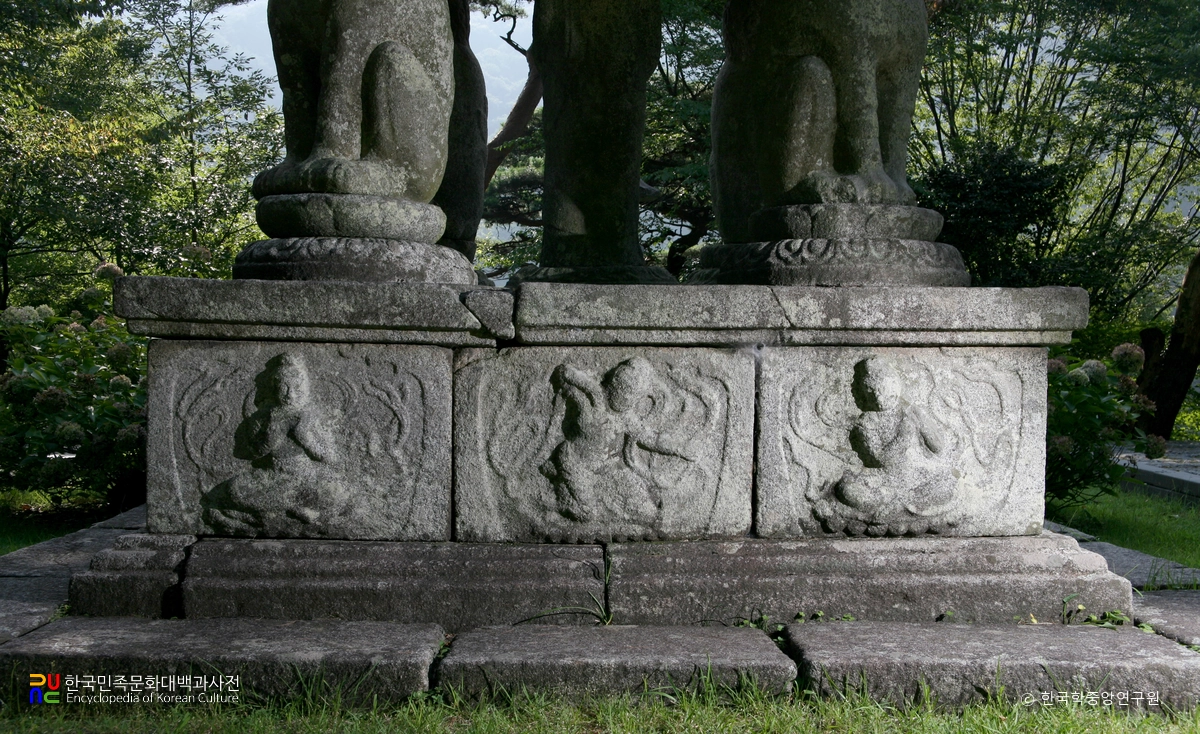 구례 화엄사 사사자 삼층석탑 중 기단부 후면