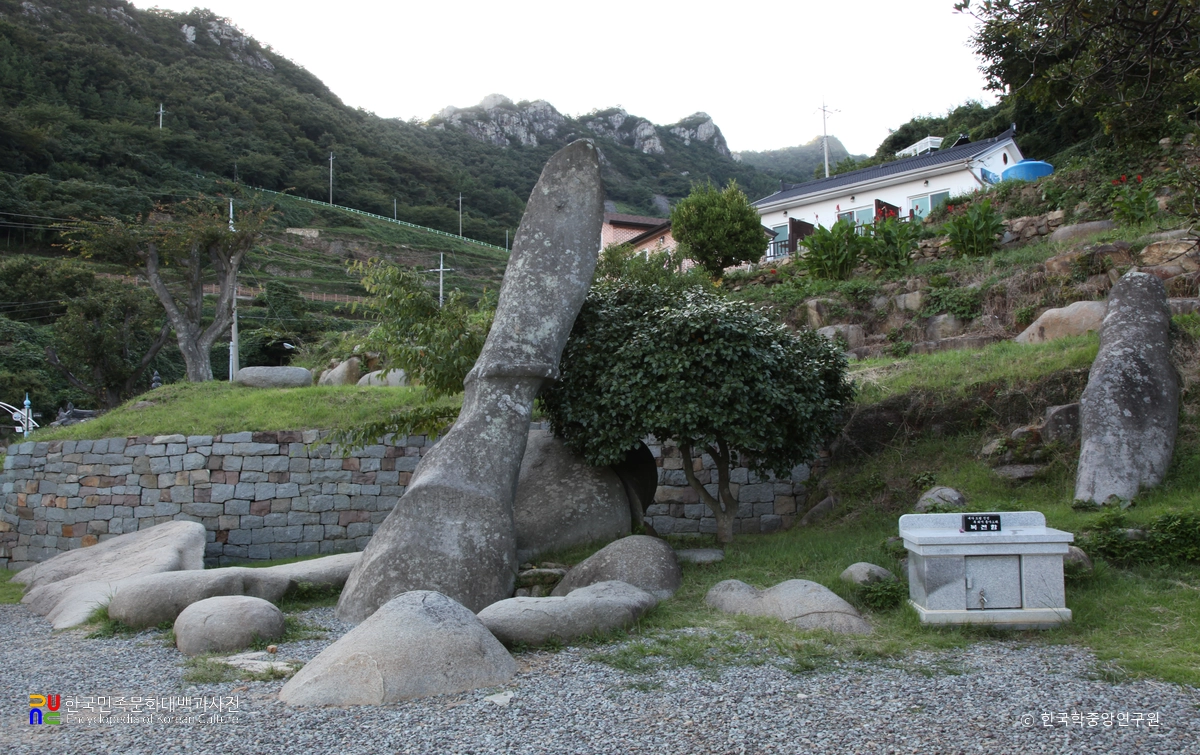 남해가천암수바위의 전경