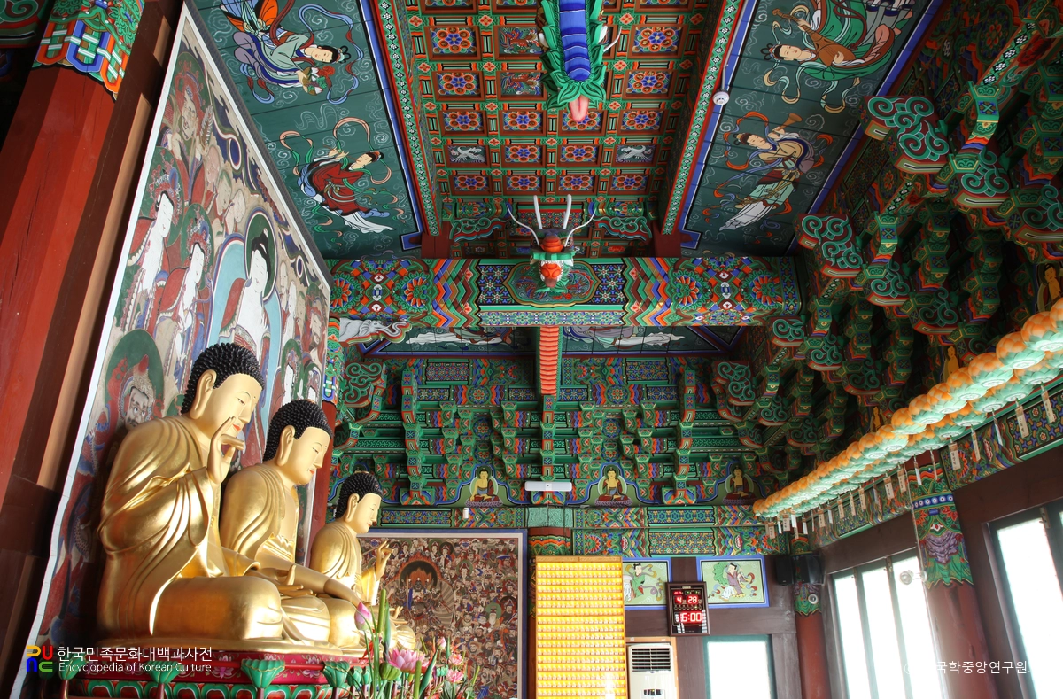 진주 응석사 대웅전 내부
