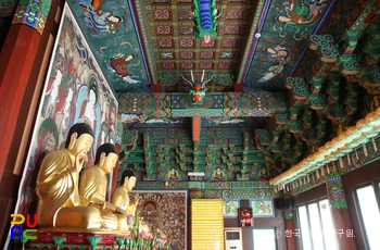 진주 응석사 대웅전 내부