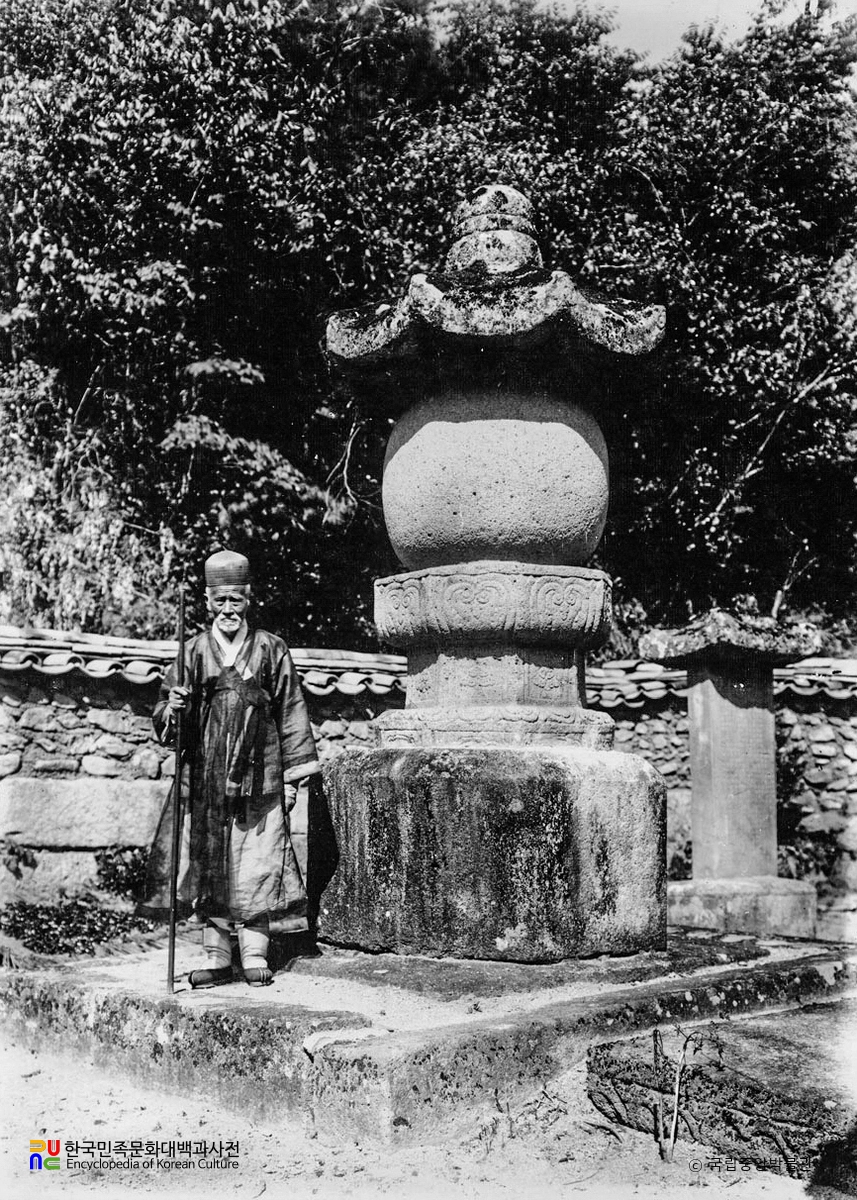 보은 법주사 세존사리탑 정측면