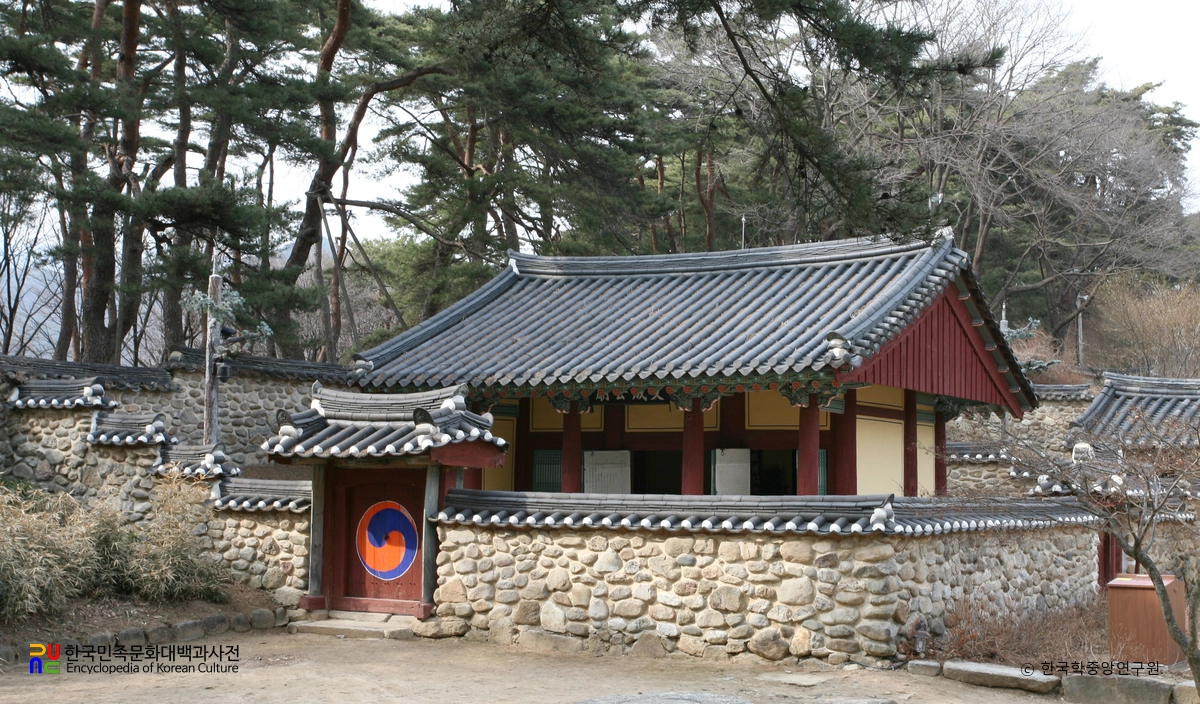 영주 소수서원 문성공묘 정측면