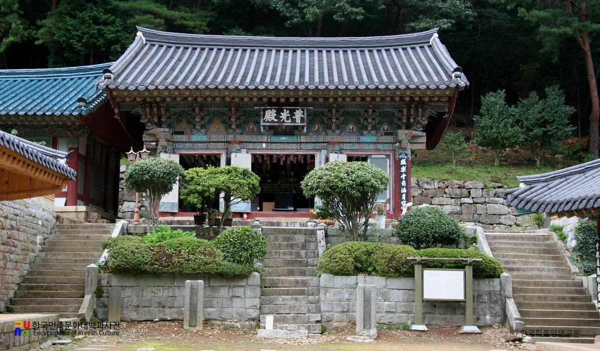 통영 용화사 보광전