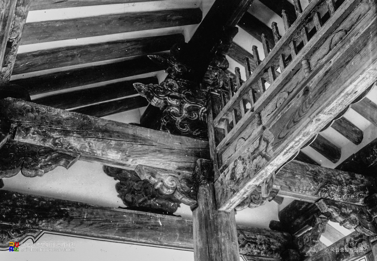 춘천 청평사 회전문 내부 가구