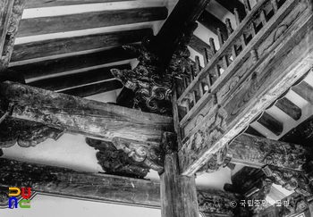 춘천 청평사 회전문 내부 가구