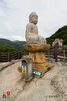 창녕 관룡사 용선대 석조여래좌상의 좌측면