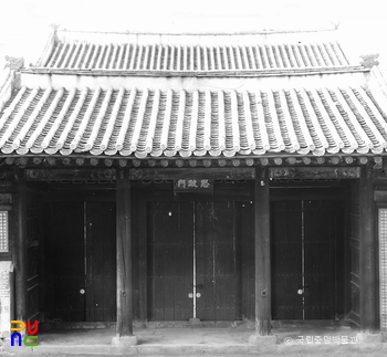 서울 경복궁 사정문 정면