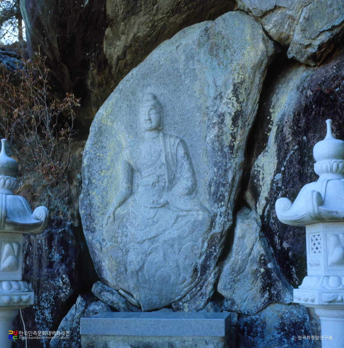 옥산사 마애약사여래 좌상