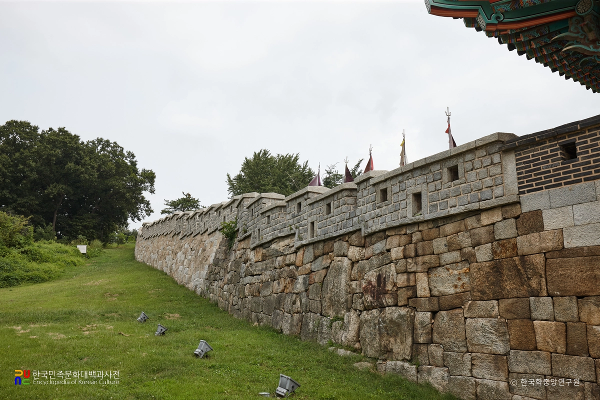 강화산성 중 서문 부근 성벽