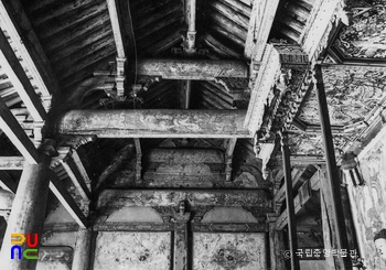 예산 수덕사 대웅전 내부 가구