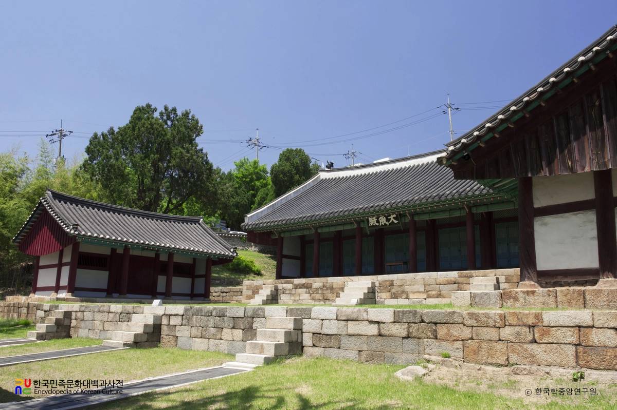 수원향교 대성전 정측면