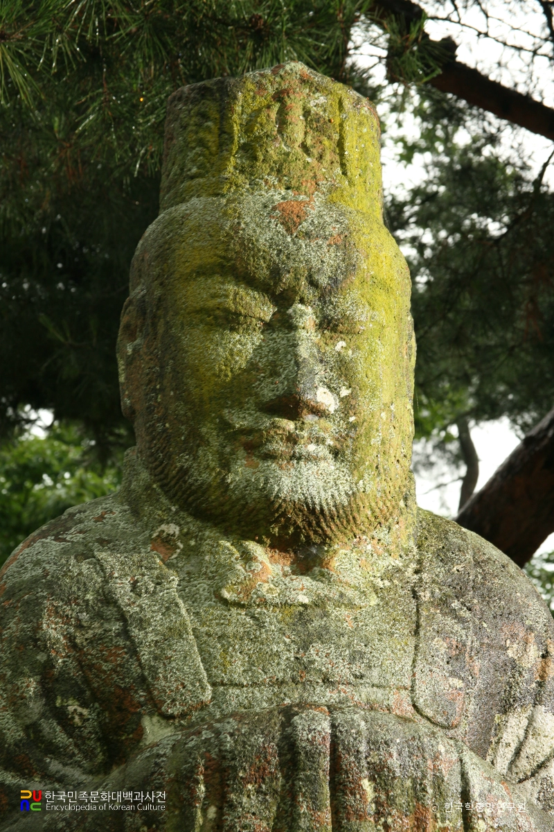 경주 괘릉석상 및 석주 일괄 중 문인상