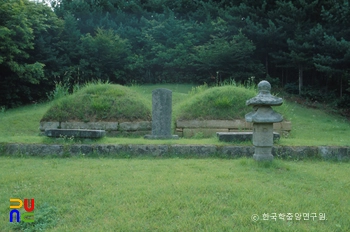 여주 서희 장군 묘 정면