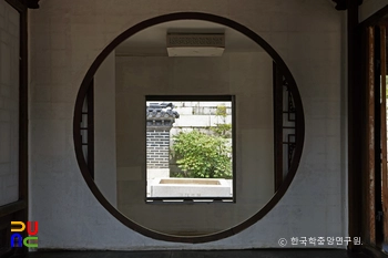 창덕궁 낙선재 원형문