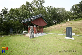 서울 이윤탁 묘와 한글영비 비각