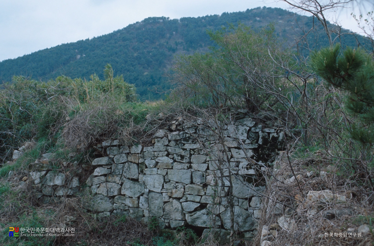 거제 가배량성 성벽
