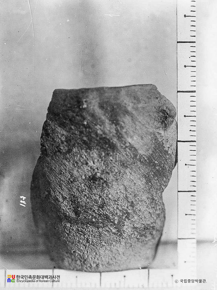 동관진 출토 무문토기편