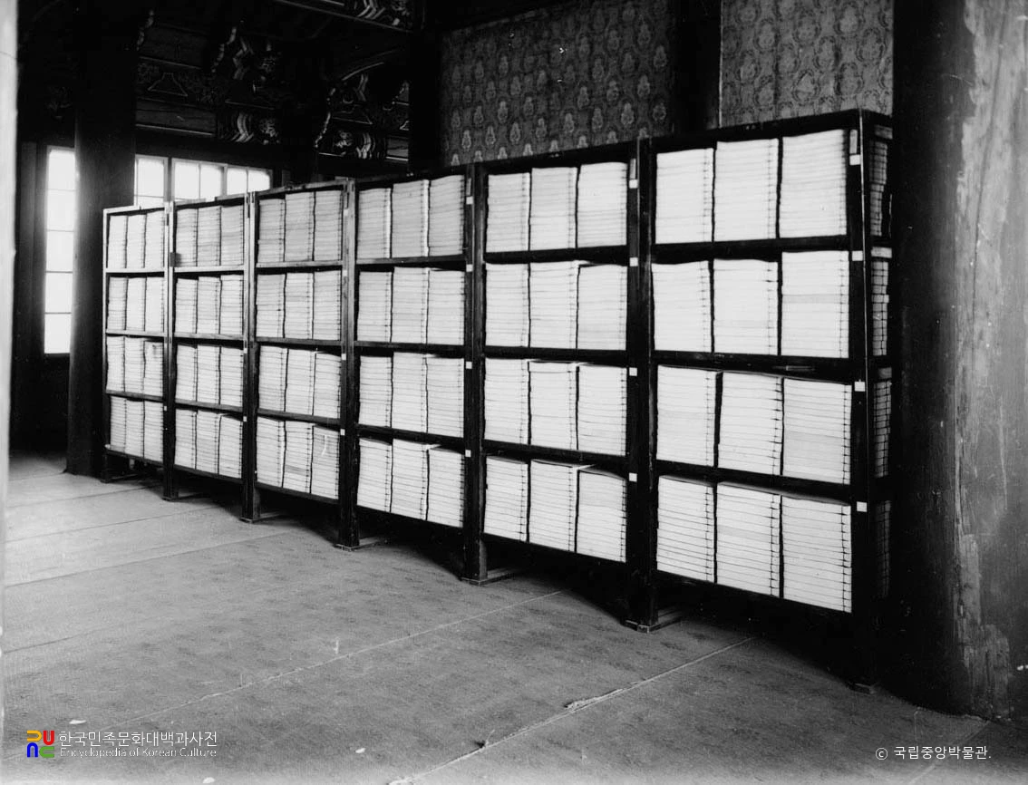 서울 창덕궁 중 규장각 중당 서가 정측면