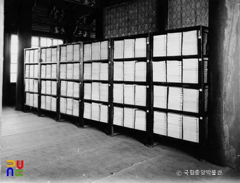 서울 창덕궁 중 규장각 중당 서가 정측면