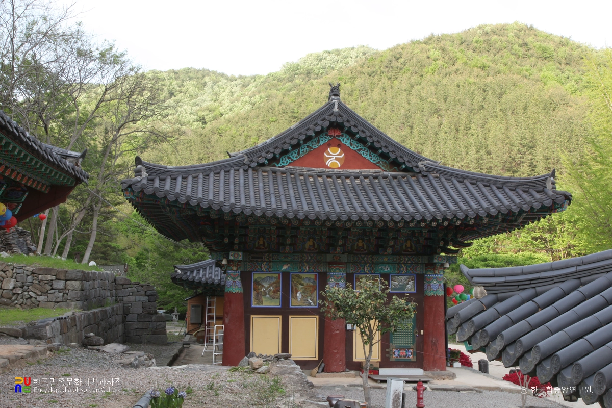 진주 응석사 대웅전 좌측면