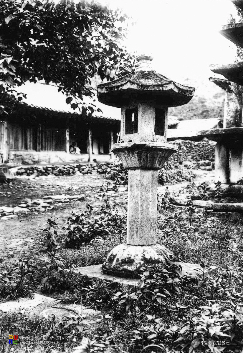 부여 무량사 석등