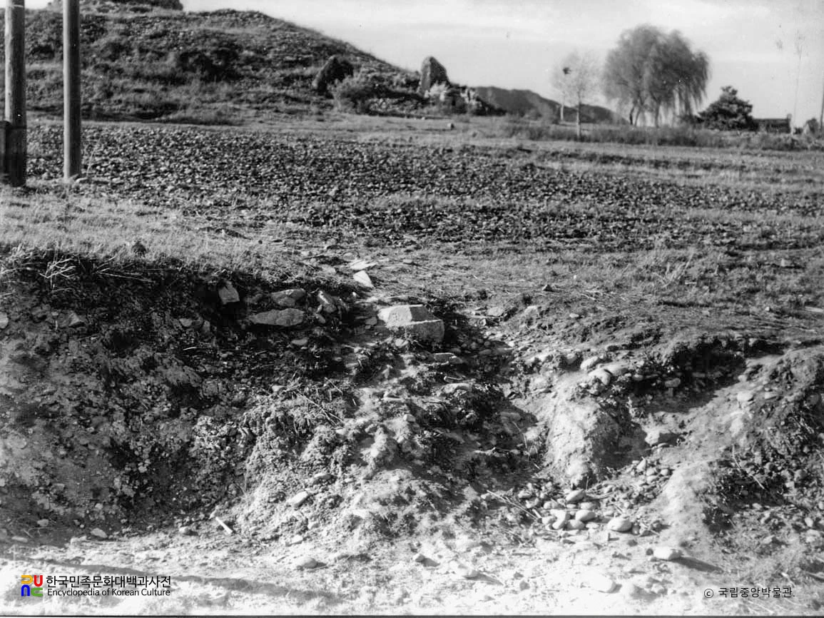 중국 길림 집안 태왕릉 전면 토벽의 초석