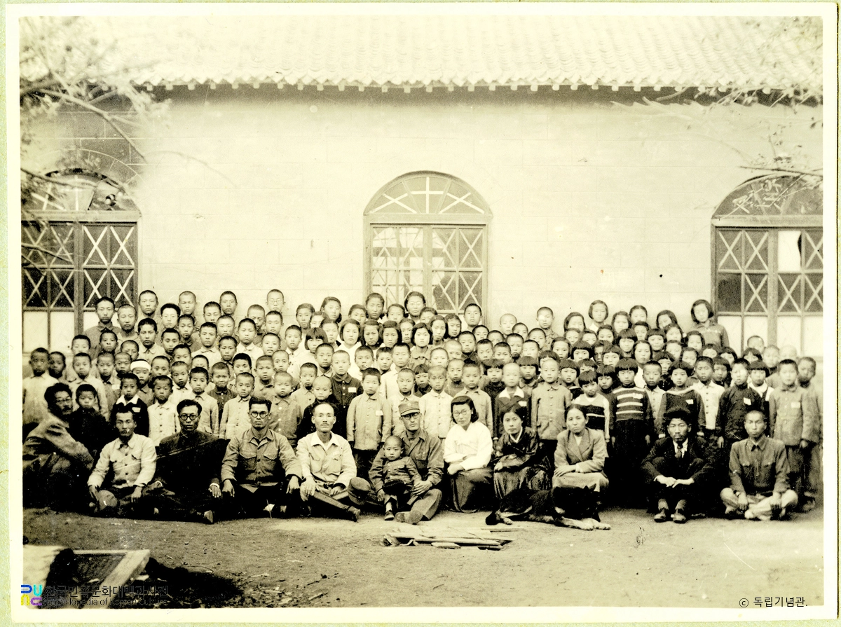 한민소학교 생도와 이범석