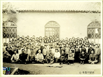 한민소학교 생도와 이범석