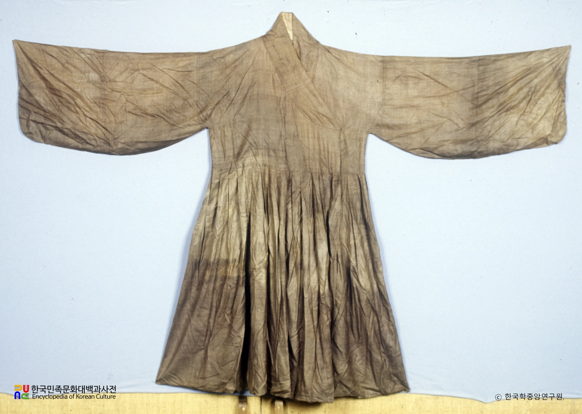 중원 김위 묘 출토유물 갈색명주겹철릭