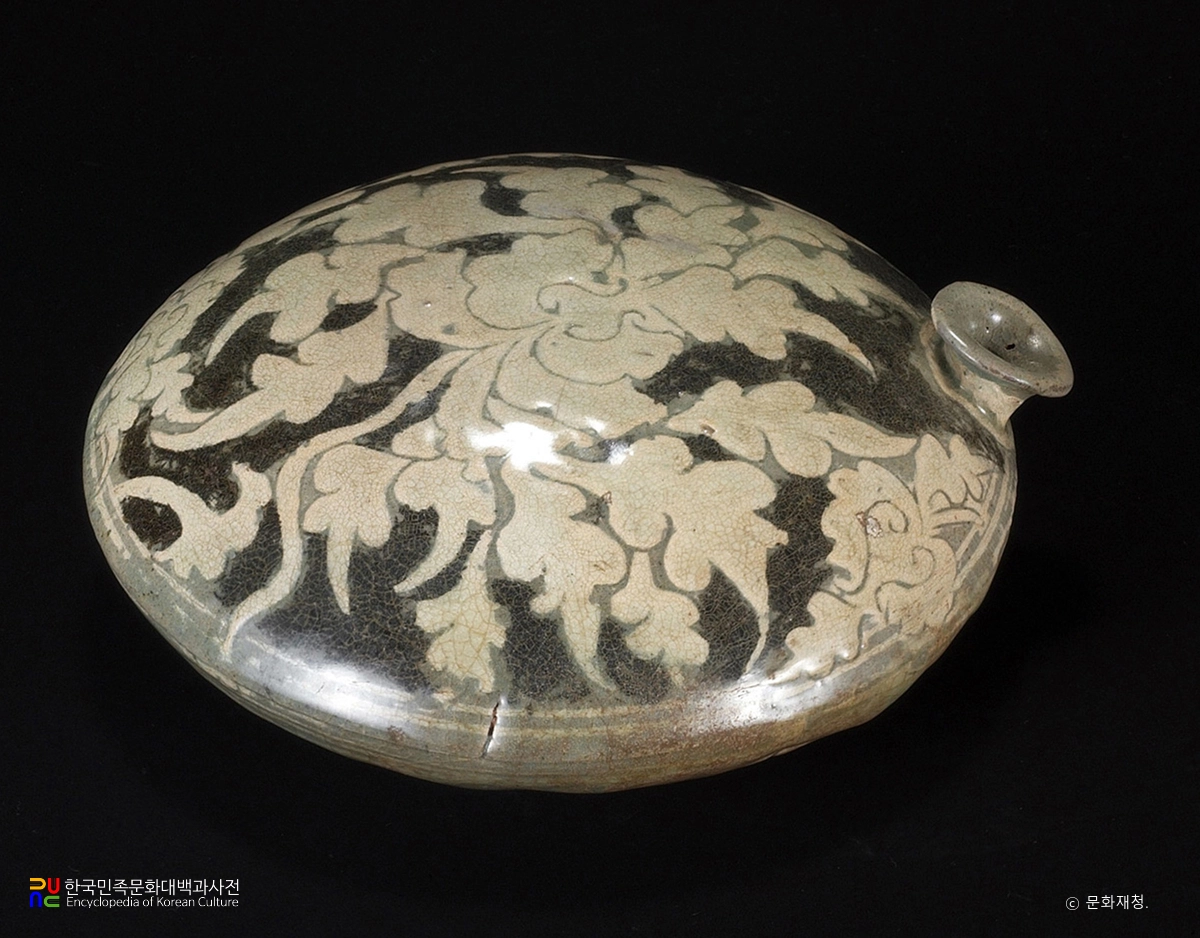 분청사기 박지 철채 모란문 자라병