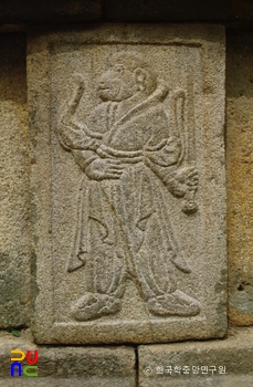 경주 김유신묘의 십이지신상 중 원숭이상 정면