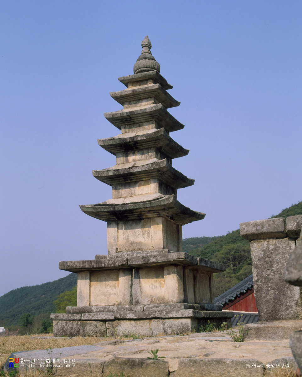 김제 금산사 오층석탑 좌측면