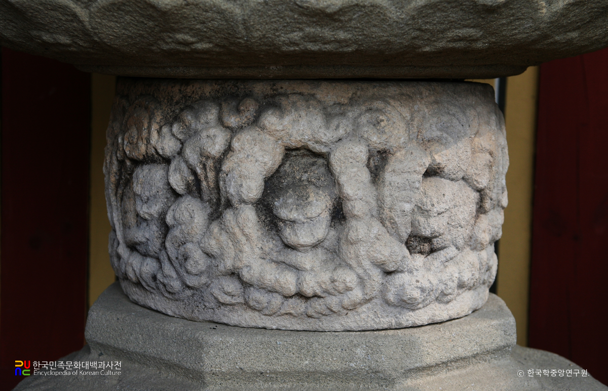 성주 금봉리 석조비로자나불좌상 대좌 부분