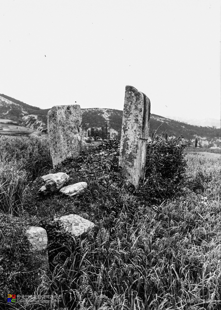 포항 법광사지 당간지주 붕괴 상태