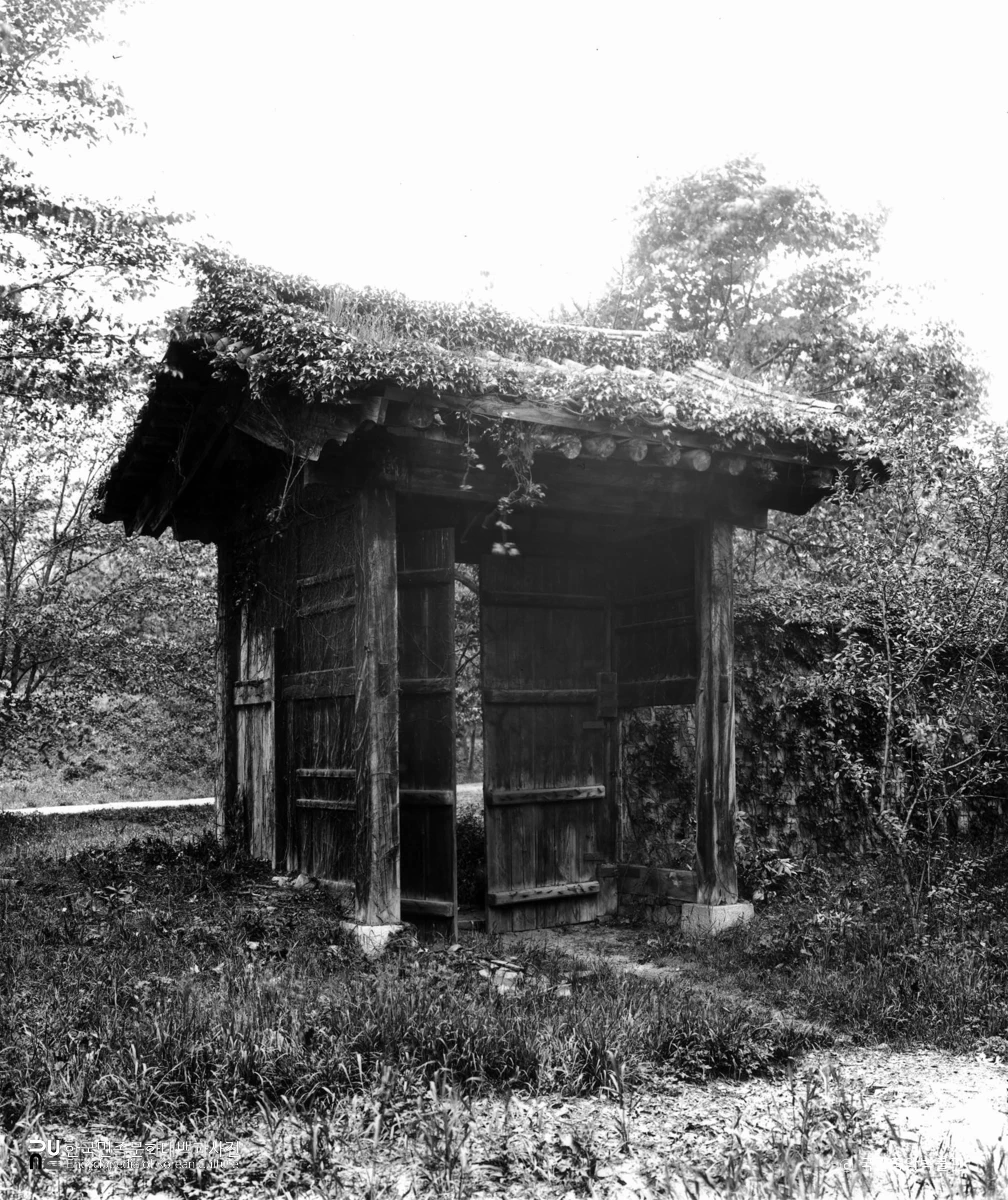 서울 경복궁 중 함화당 서쪽 예성문 후측면