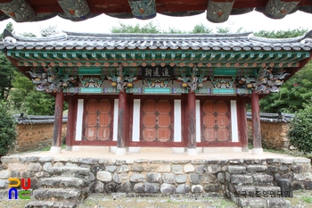 경남 고성 도연서원 중 추원사 정면