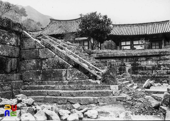 구례 화엄사 각황전 앞 석단 석계 우측면