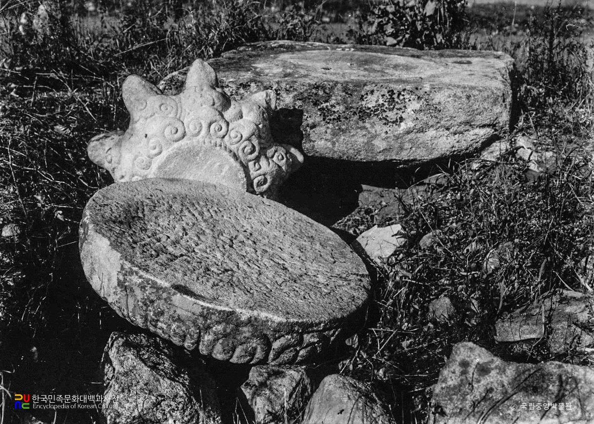 장단 불일사지 승탑 붕괴 상태