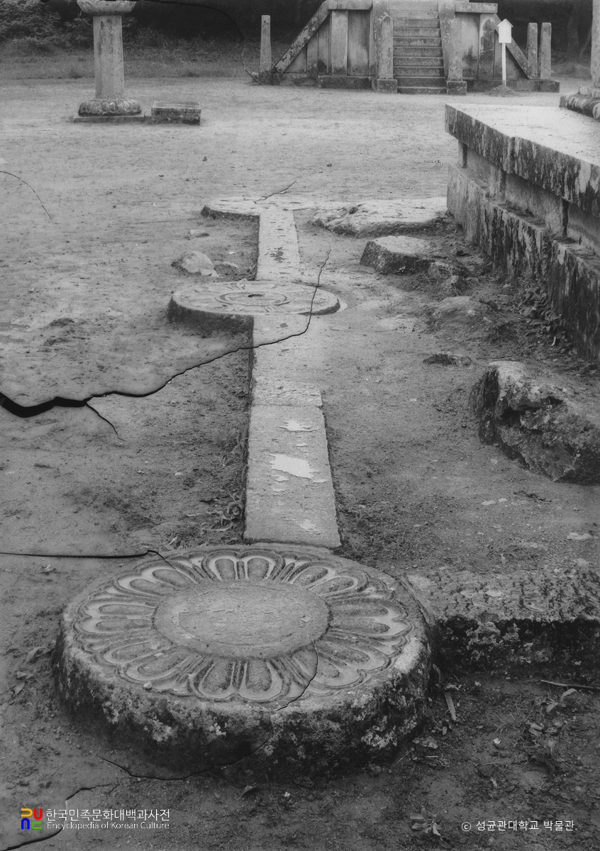 경주 불국사 삼층석탑 후면 수리된 연화좌