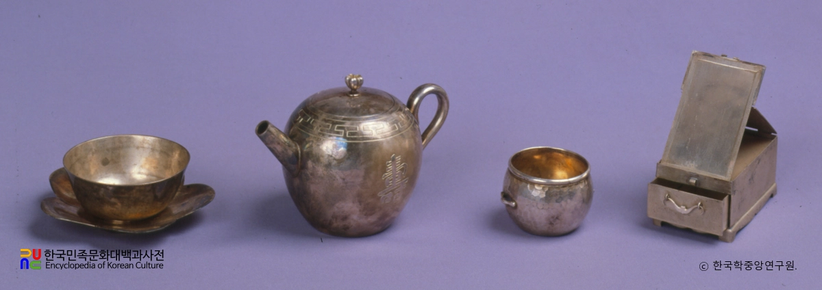 이왕가 미술품 제작소 은제품들