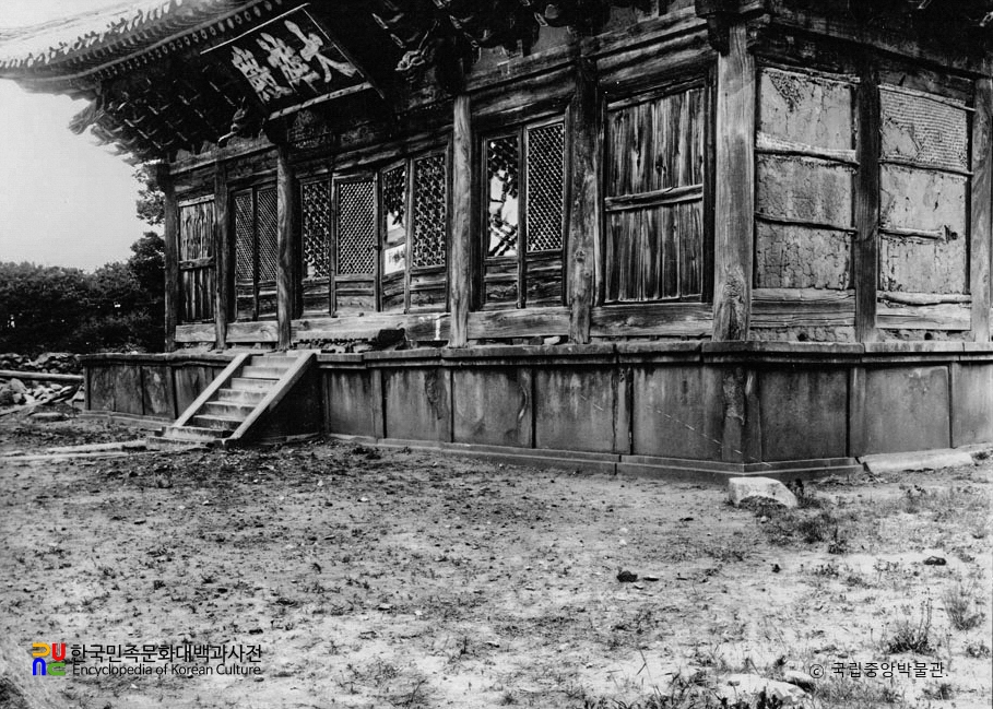 경주 불국사 대웅전 기단 정측면