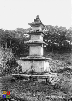 대구 동화사 비로암 삼층슈 의 캐릭터 슬롯 머신 정측면