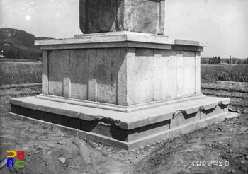 경주 천군동 동ㆍ서 삼층슬롯 총판 중 서삼층슬롯 총판 기단부 남동면