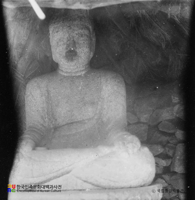 함안 북쪽 석불좌상