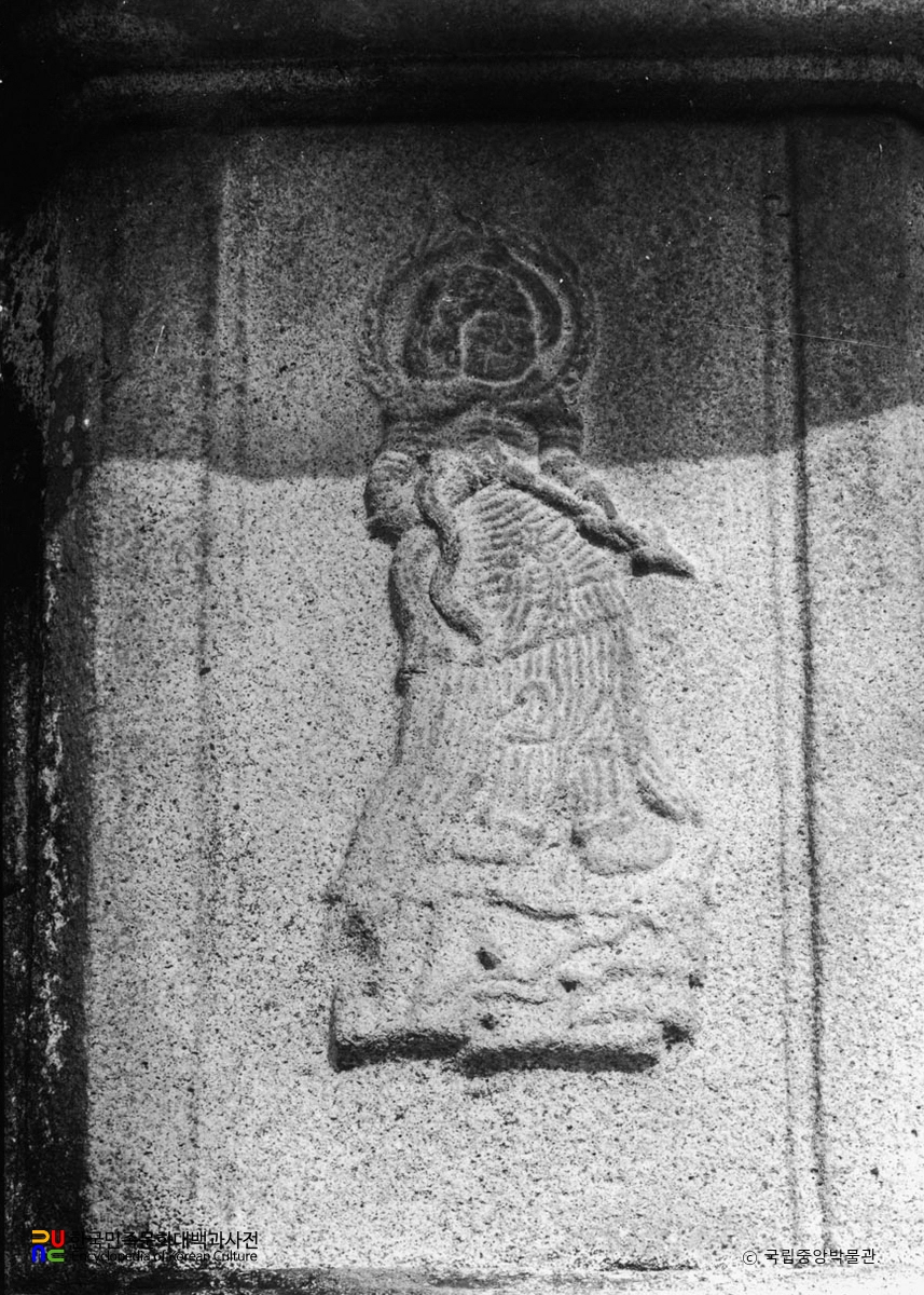 여주 고달사지 승탑 탑신부 부조