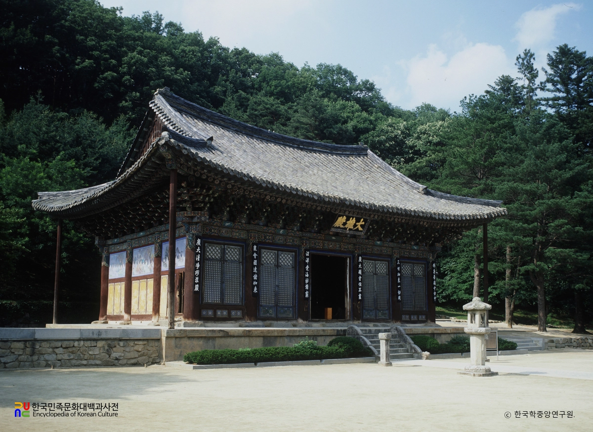 김천 직지사 대웅전 정측면