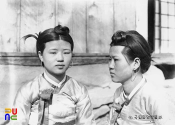 평북 창성 귀rt 슬롯 추천를 한 부인(여자) 2명